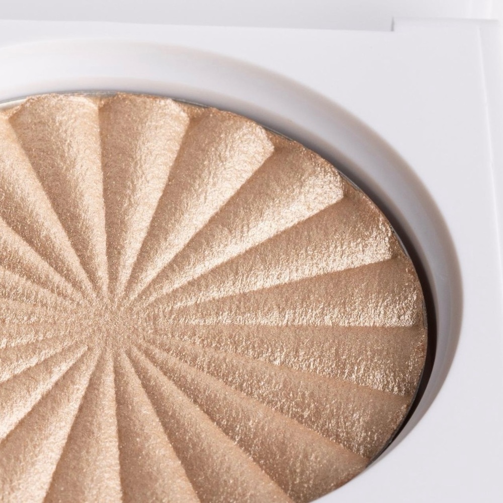 Ofra X Talia Mar Highlighter- SoHo shimmering baked highlighter